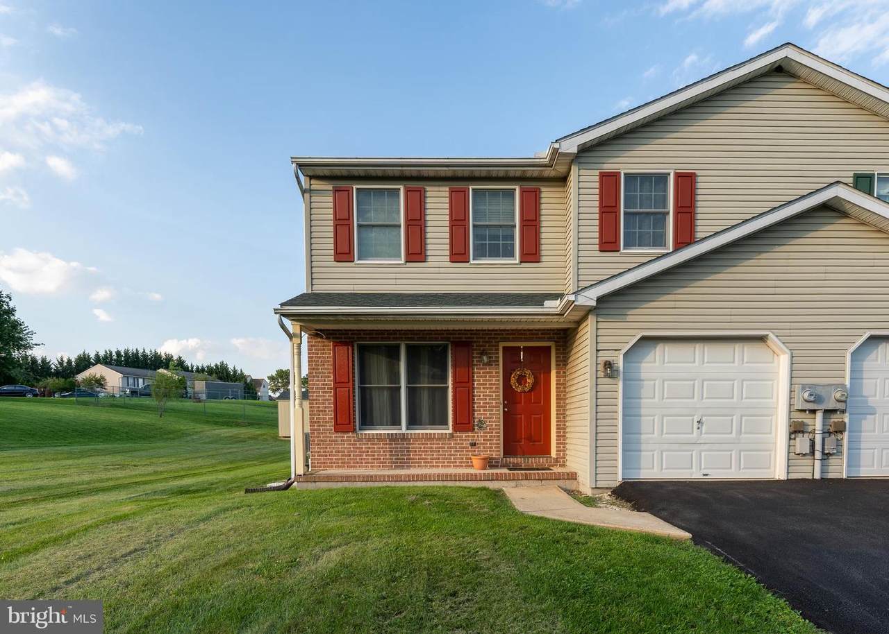 70 Evergreen Terrace - Photo 1