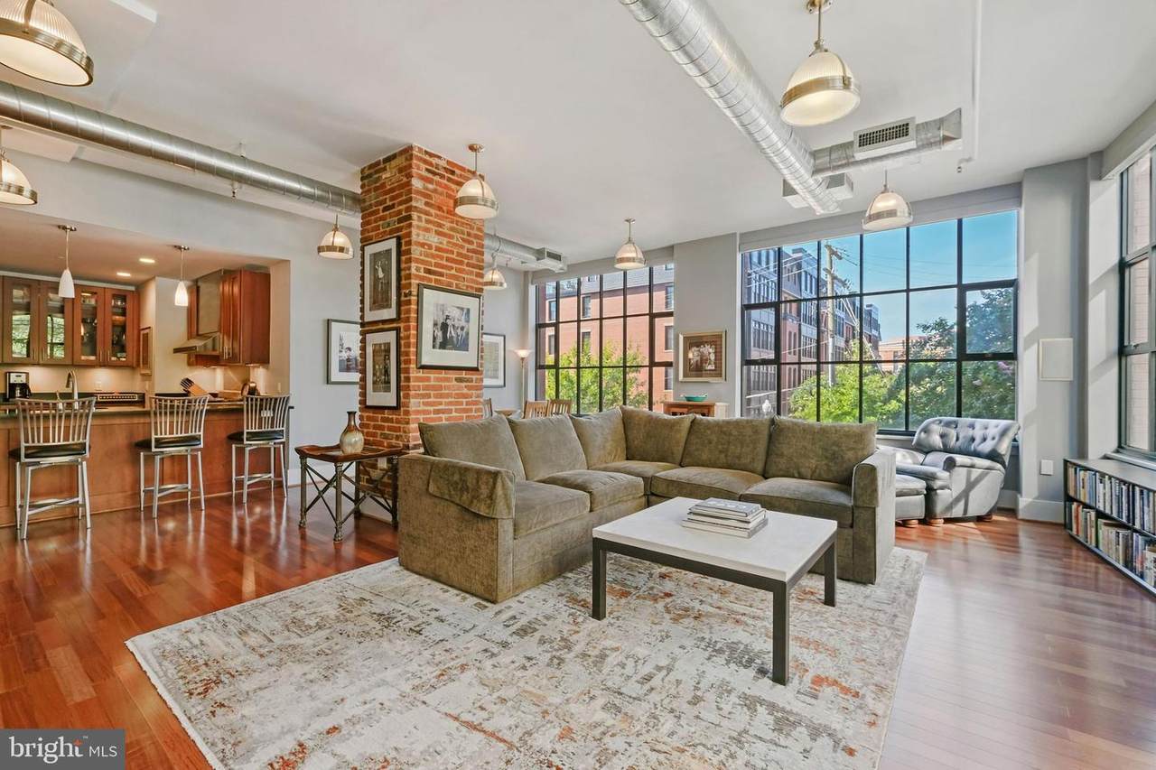 1600 Clarendon Boulevard - Photo 1