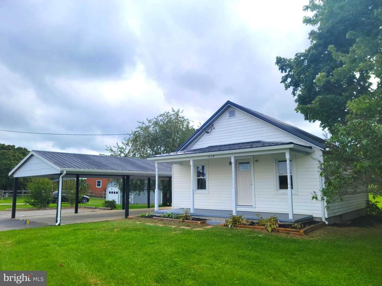 1470 Nadenbousch Lane - Photo 1