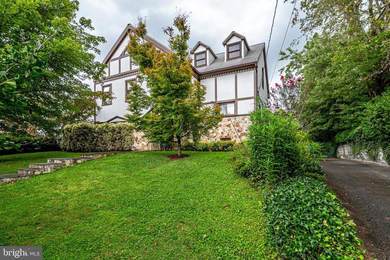6624 Hallwood Avenue - Photo 1