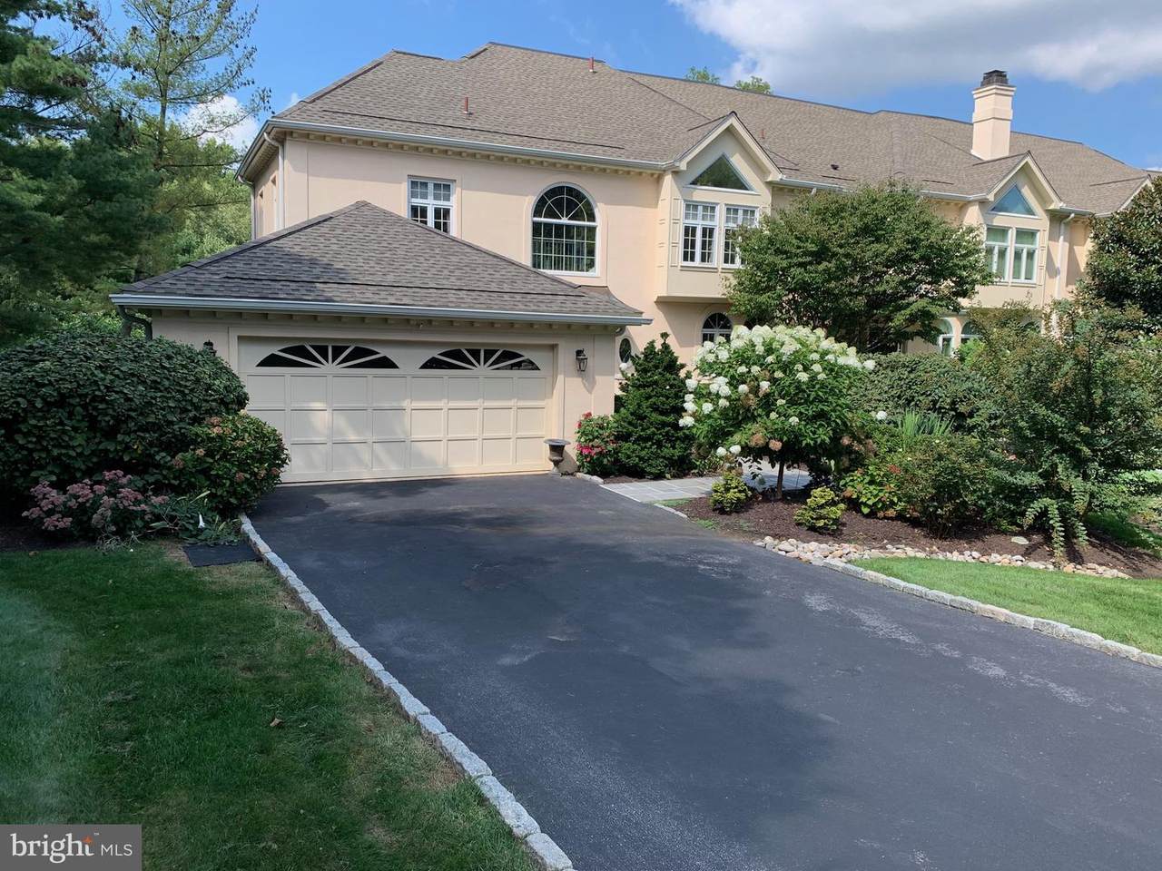 746 Canterbury Lane - Photo 1