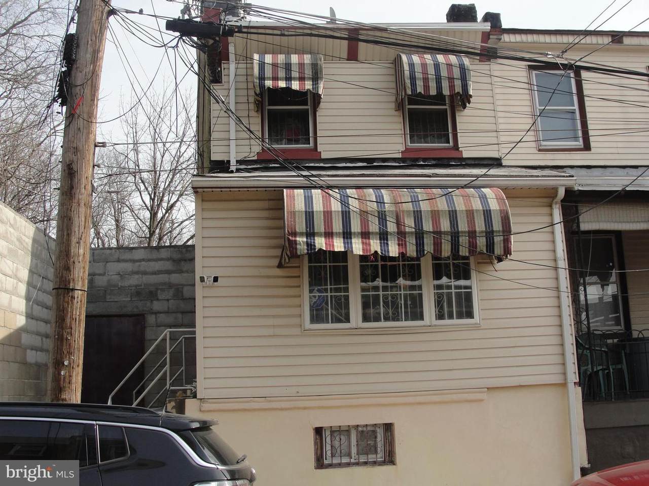 4419-4423 Elizabeth Street - Photo 1
