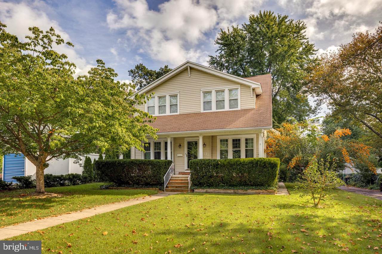 211 Lexington Avenue - Photo 1