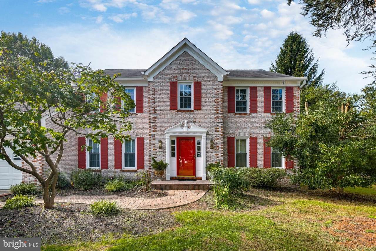10137 Lakeside Court - Photo 1