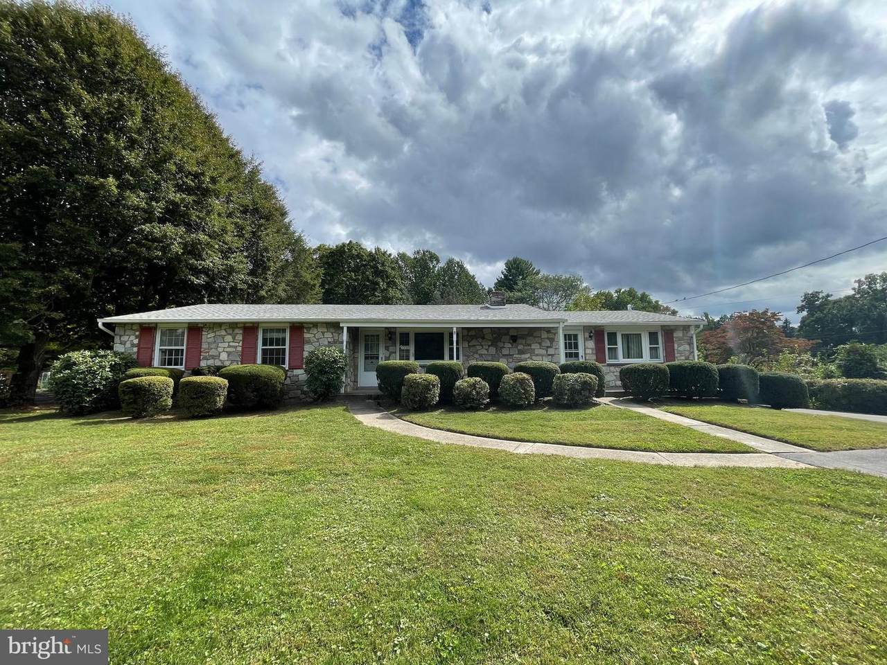 1606 Butler Pike - Photo 1