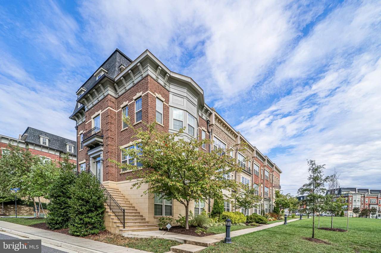 710 Topmast Drive - Photo 1