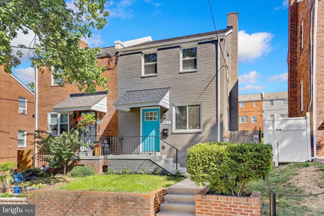 802 Hilltop Terrace - Photo 1