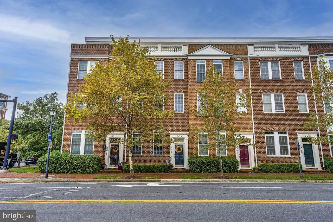 904 Slaters Lane - Photo 1