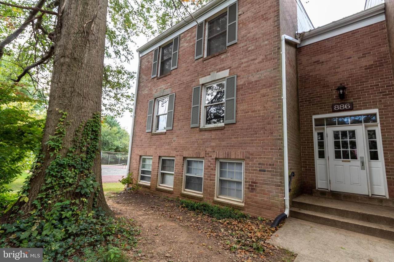 886 Quince Orchard Boulevard - Photo 1