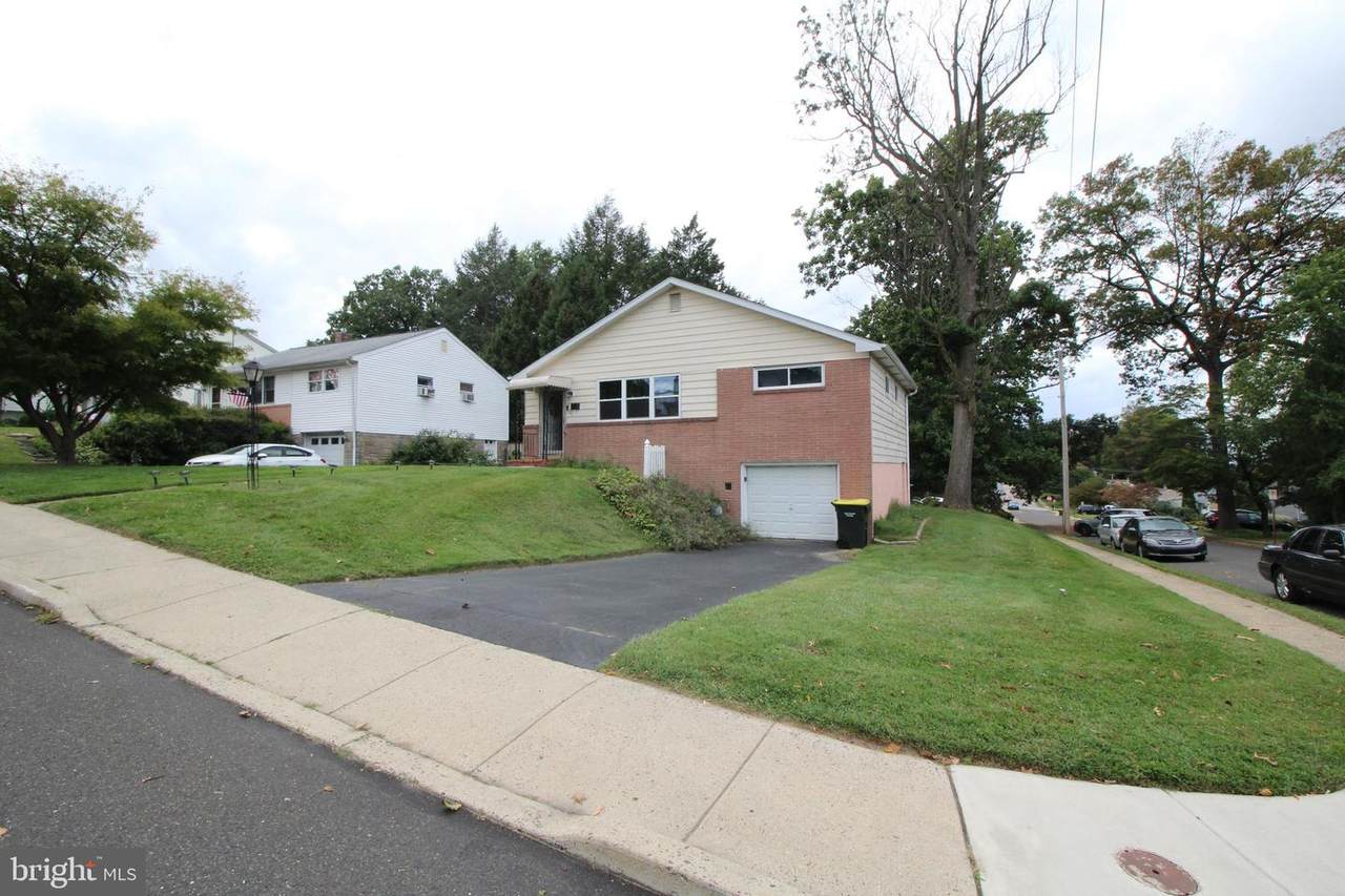 806 Division Avenue - Photo 1