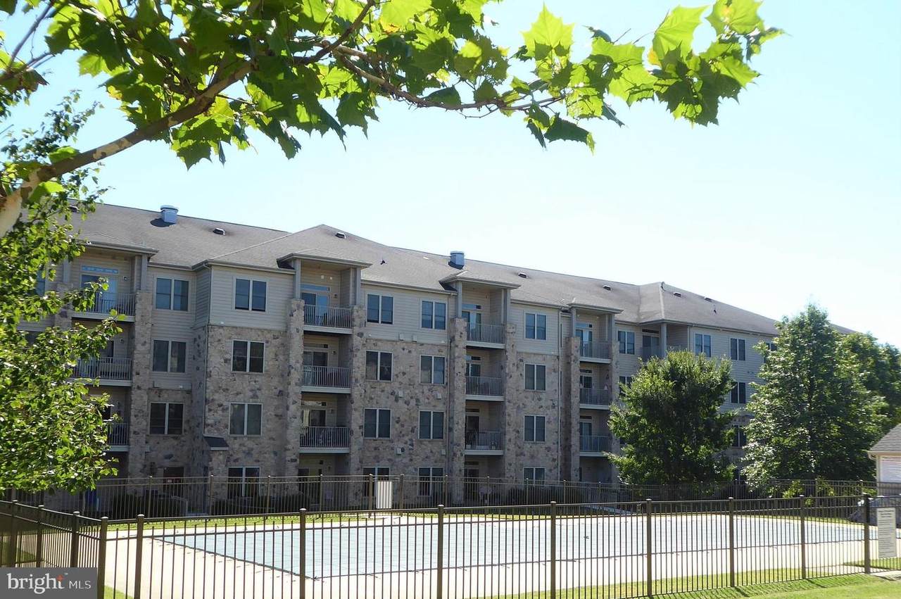 1000 Fountainview Circle - Photo 1