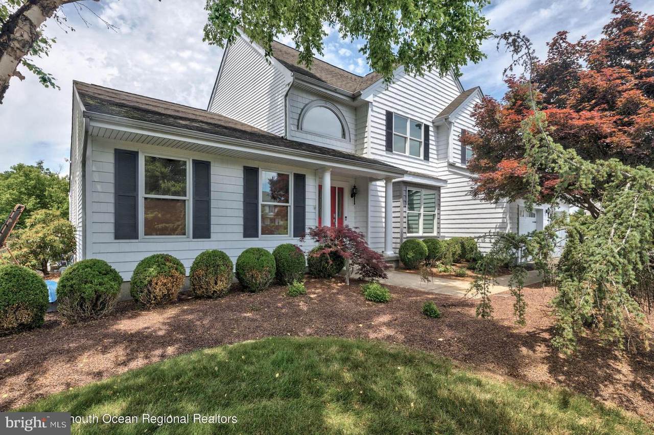8 Hampton Hollow Drive - Photo 1
