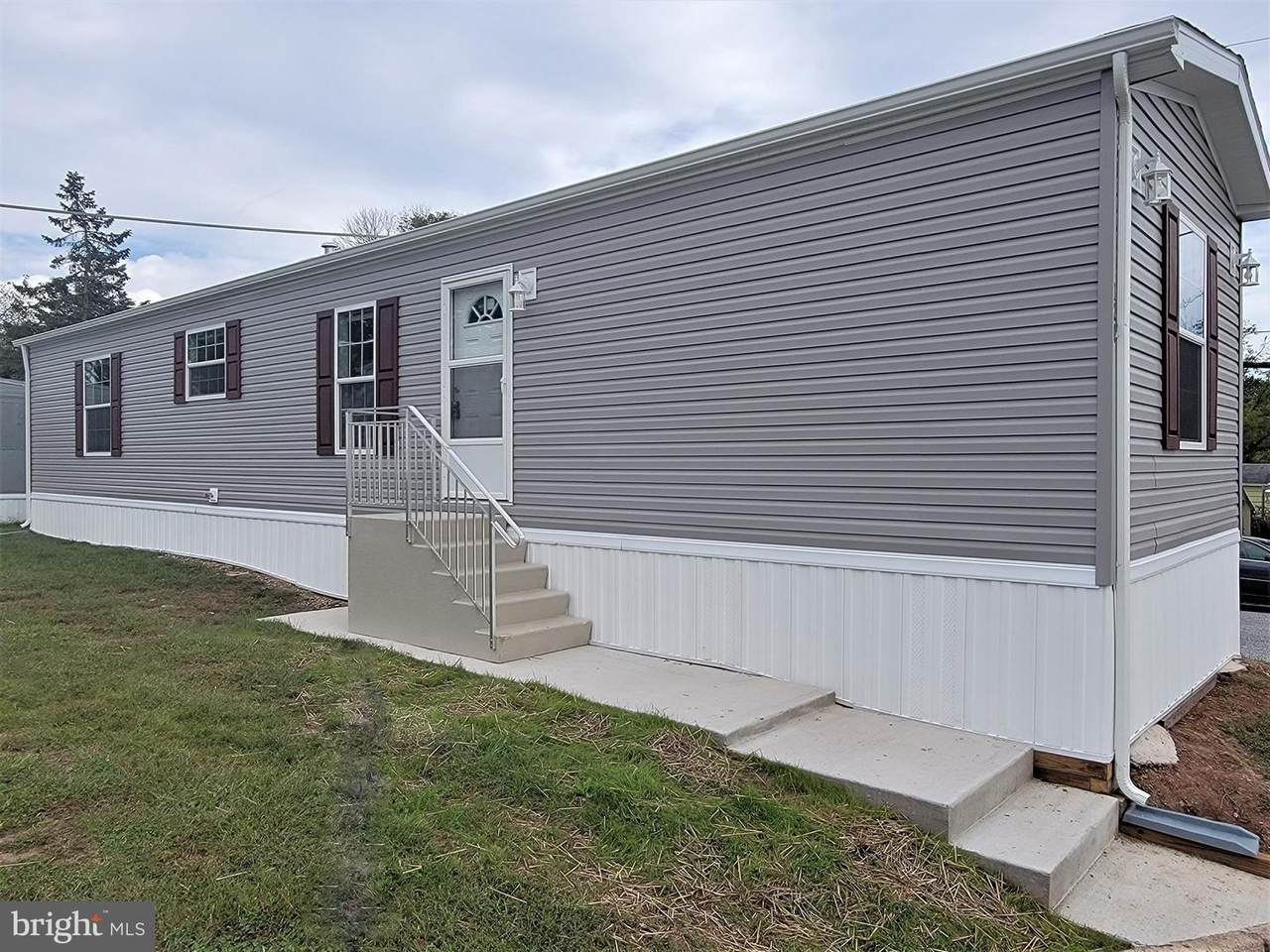 120 Dennis Avenue - Photo 1