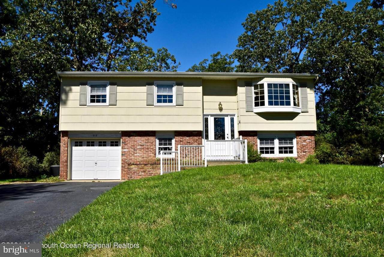 318 Dallas Drive - Photo 1