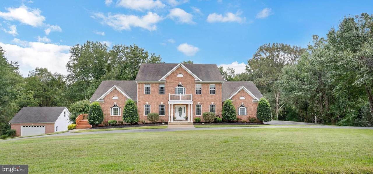 1560 Stoneleigh Court - Photo 1