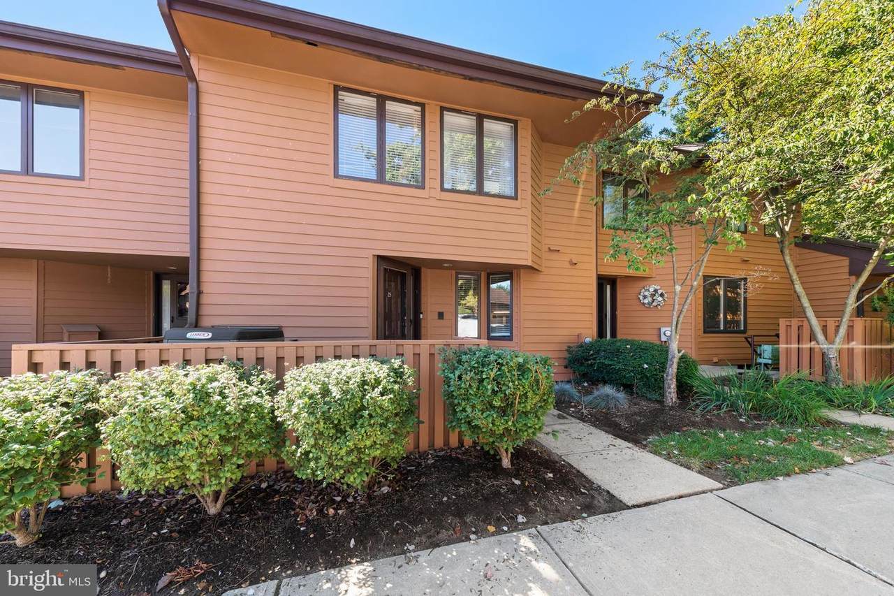 25 Sayre Drive - Photo 1