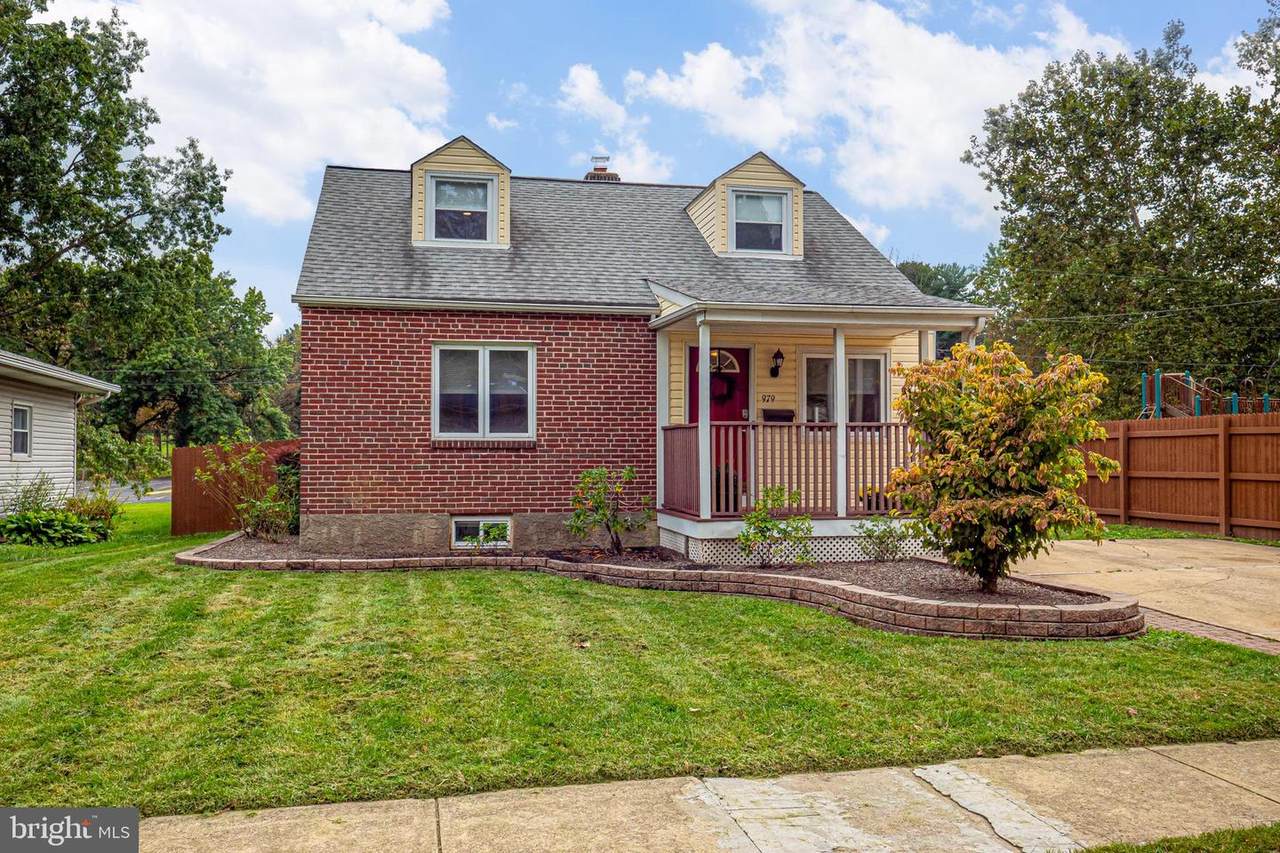 979 Terrace Lane - Photo 1