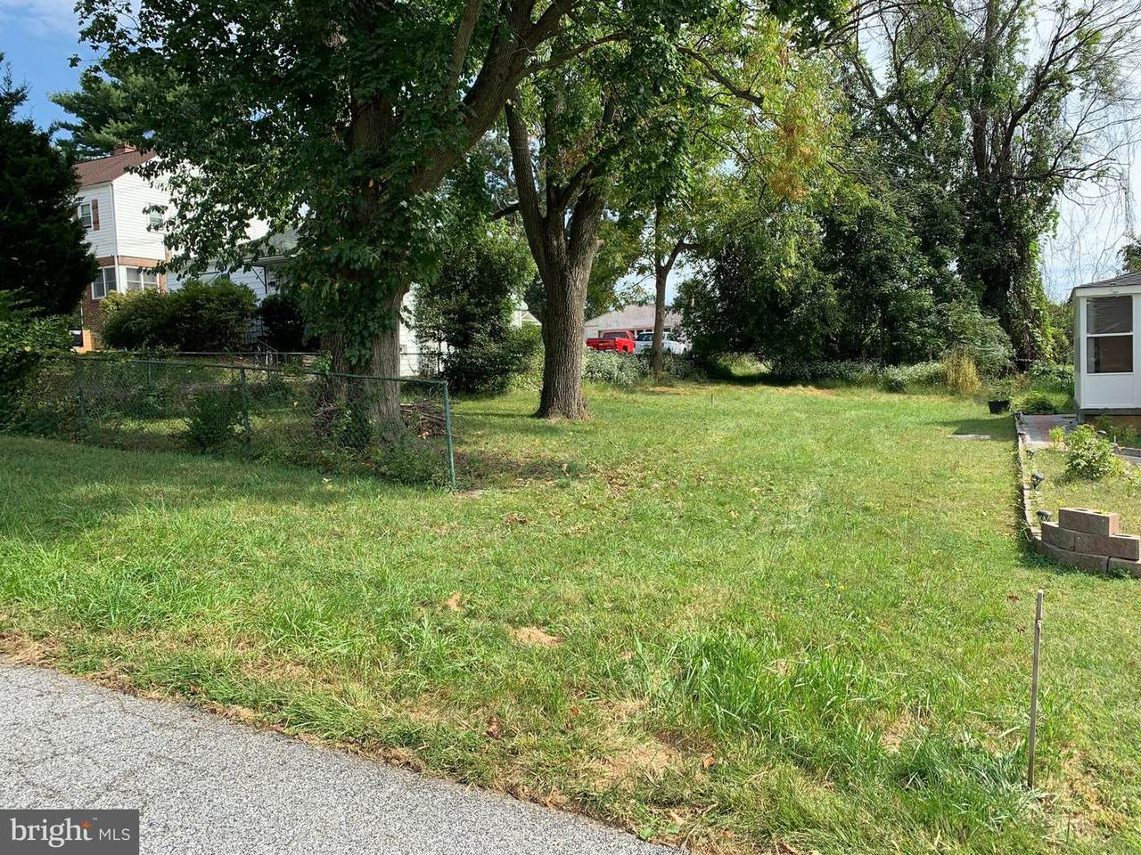 000 Laurel Avenue - Photo 1