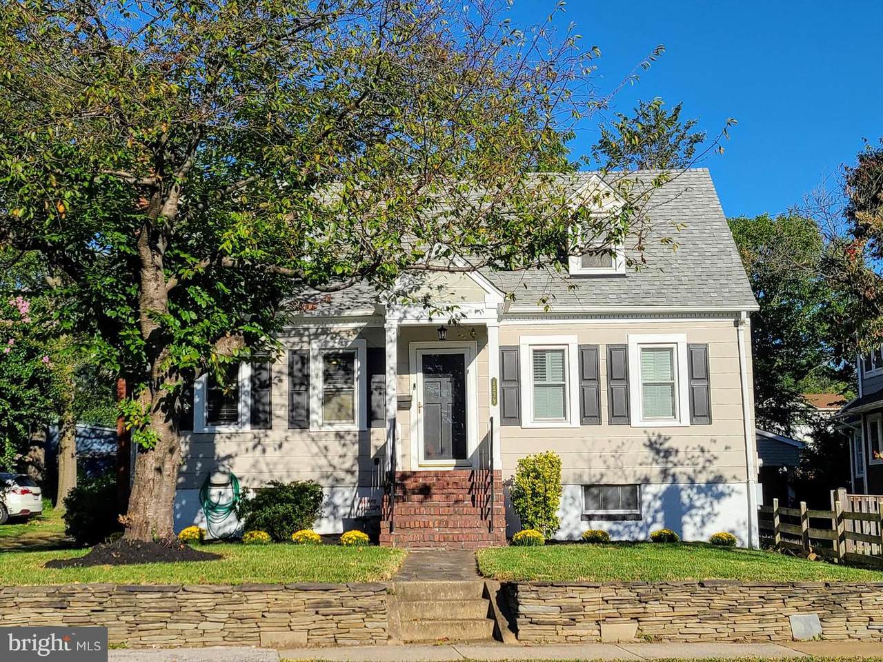 1529 Glebe Road - Photo 1