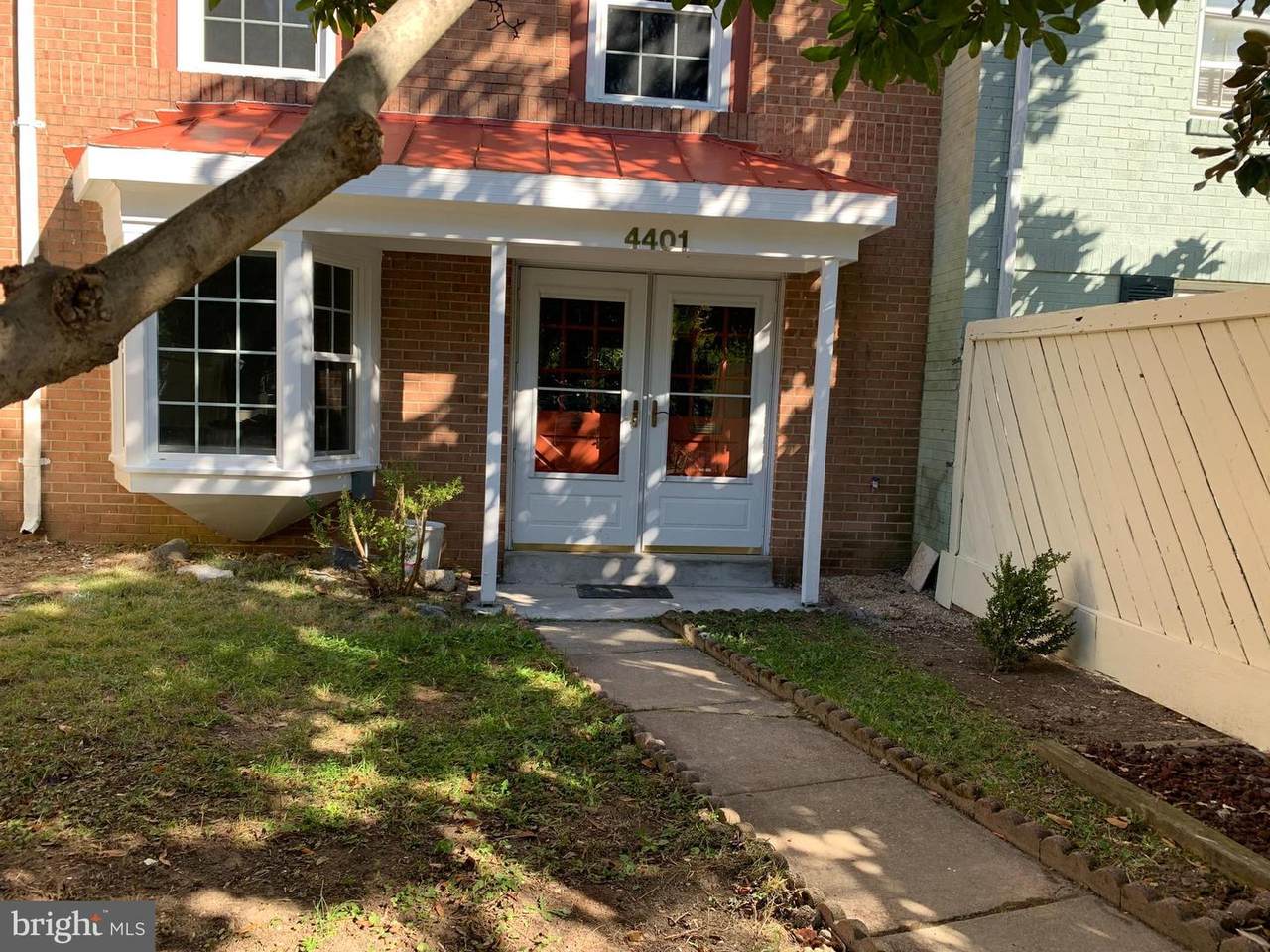 4401 Longworthe Square - Photo 1