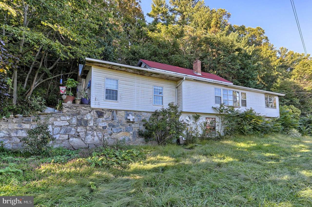 140 Robbins Lane - Photo 1