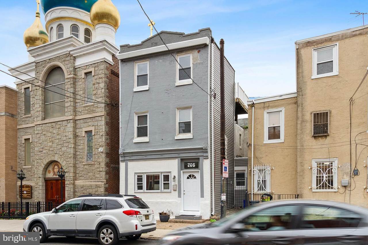 705 5TH Street - Photo 1