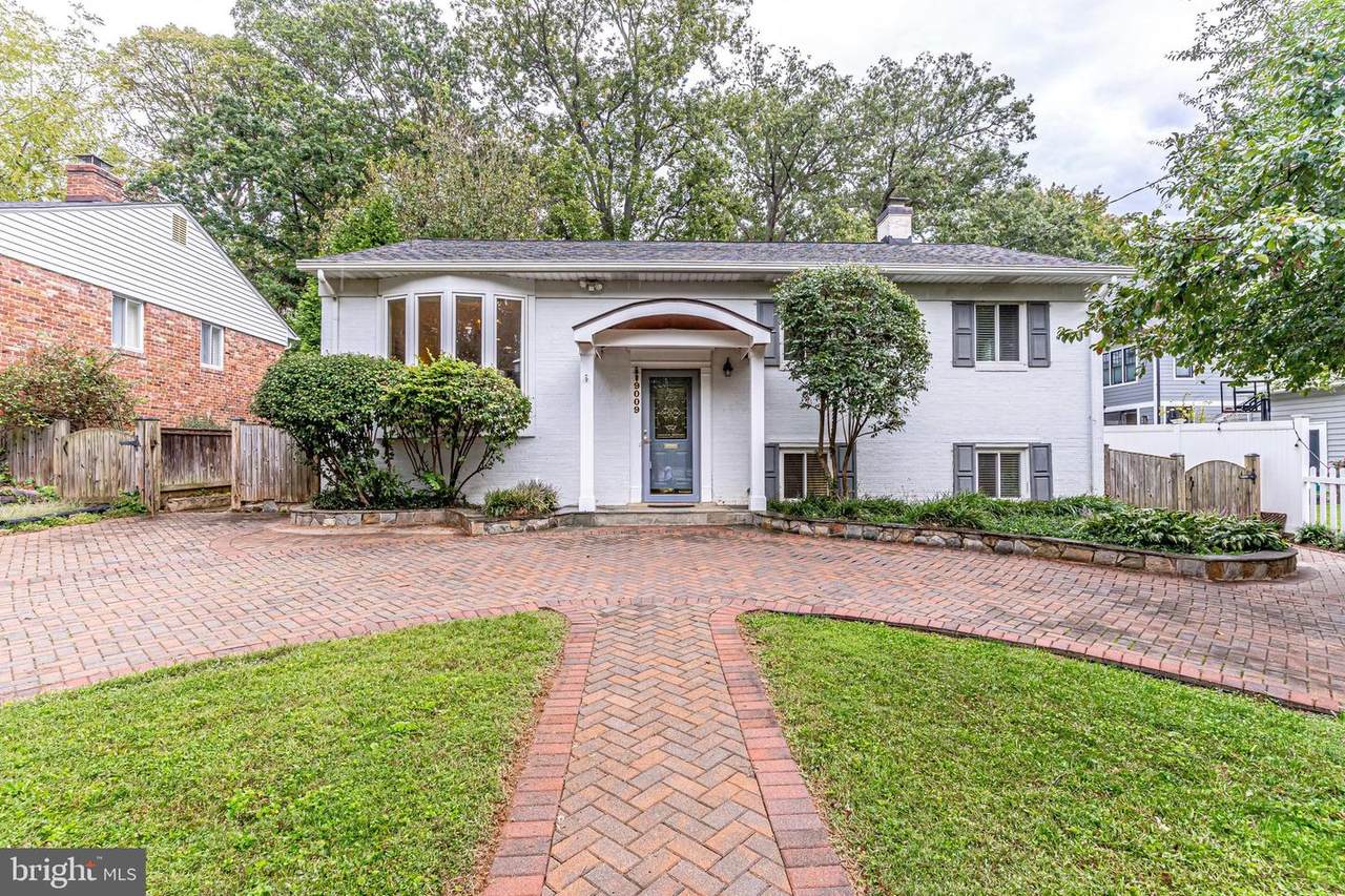 9009 Hempstead Avenue - Photo 1