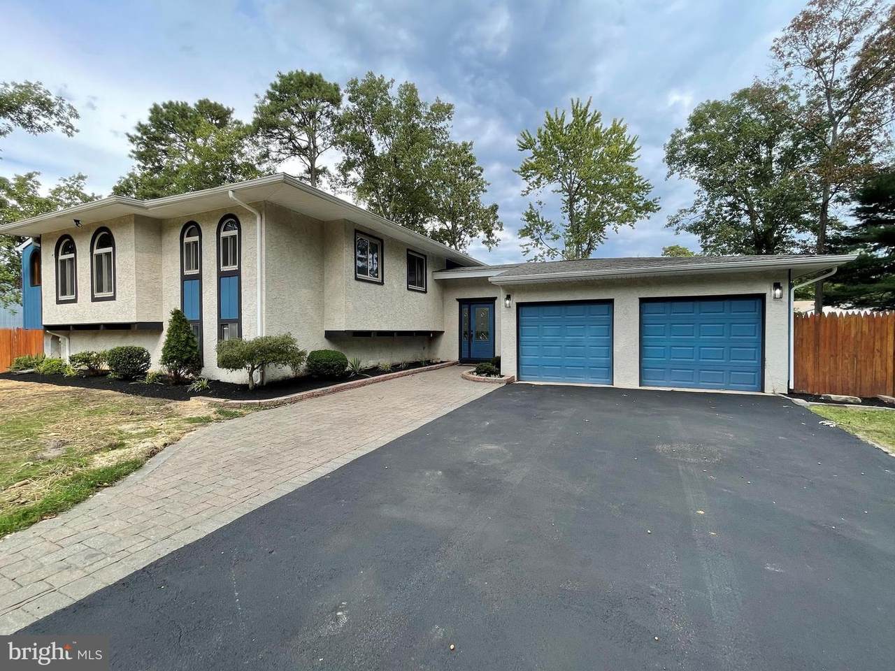 802 Salem Court - Photo 1