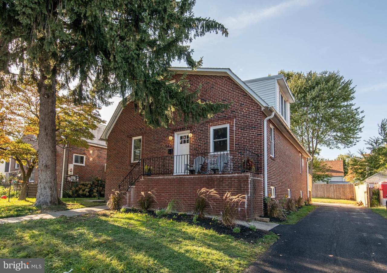 682 Summit Avenue - Photo 1