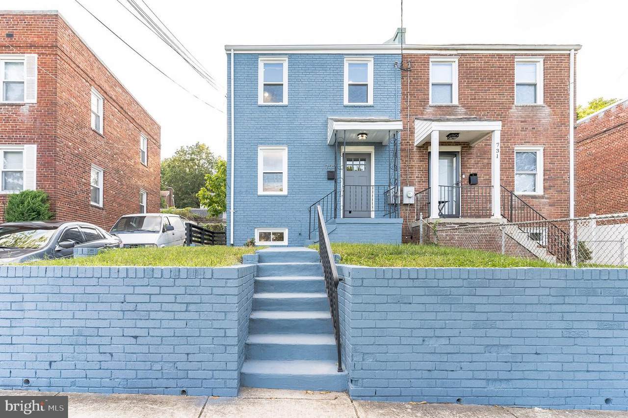 733 Adrian Street - Photo 1