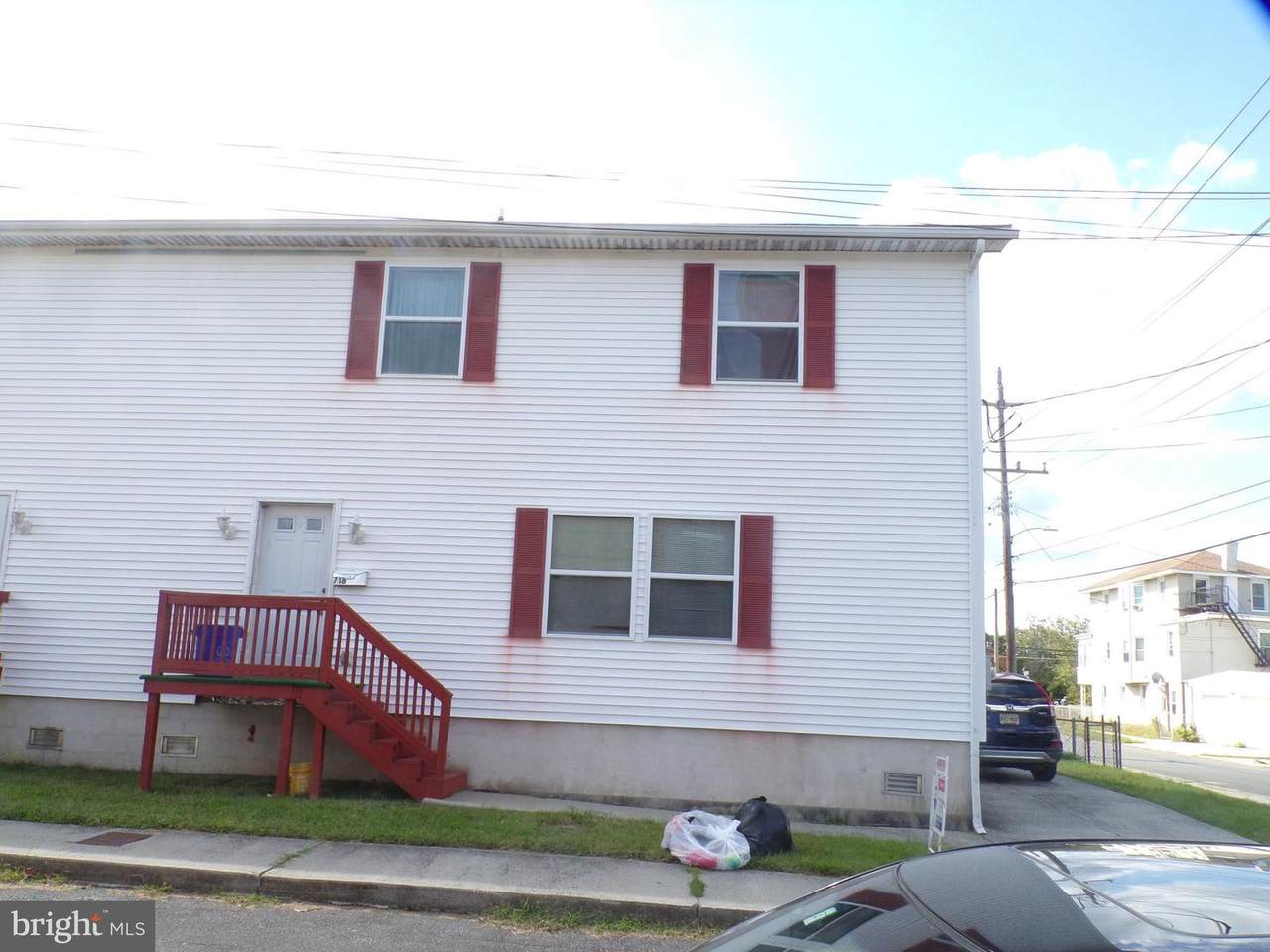 718 Hobart Avenue - Photo 1