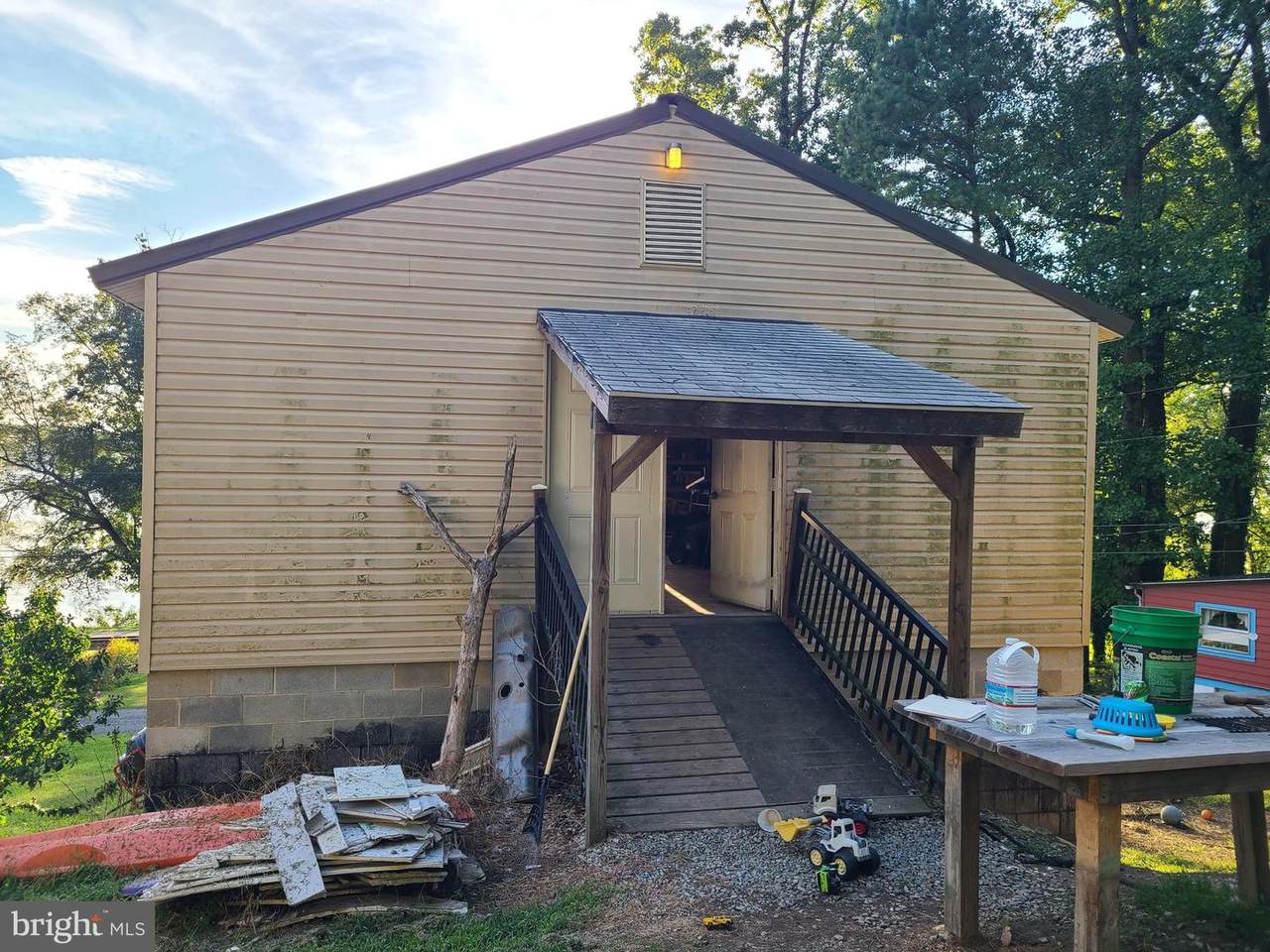 405 Circle Lane - Photo 1
