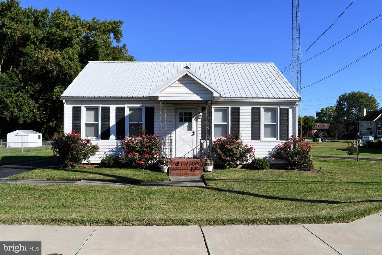 1543 Forrest Avenue - Photo 1