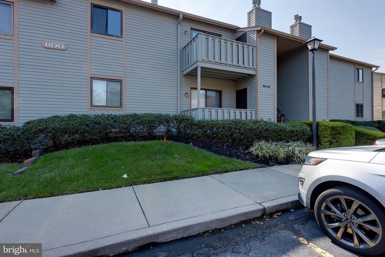 606 Woodhollow - Photo 1