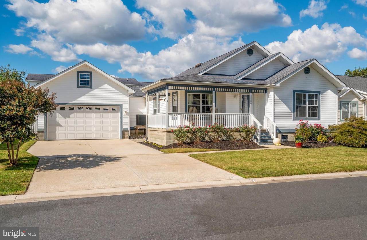 22 Blue Heron Circle - Photo 1