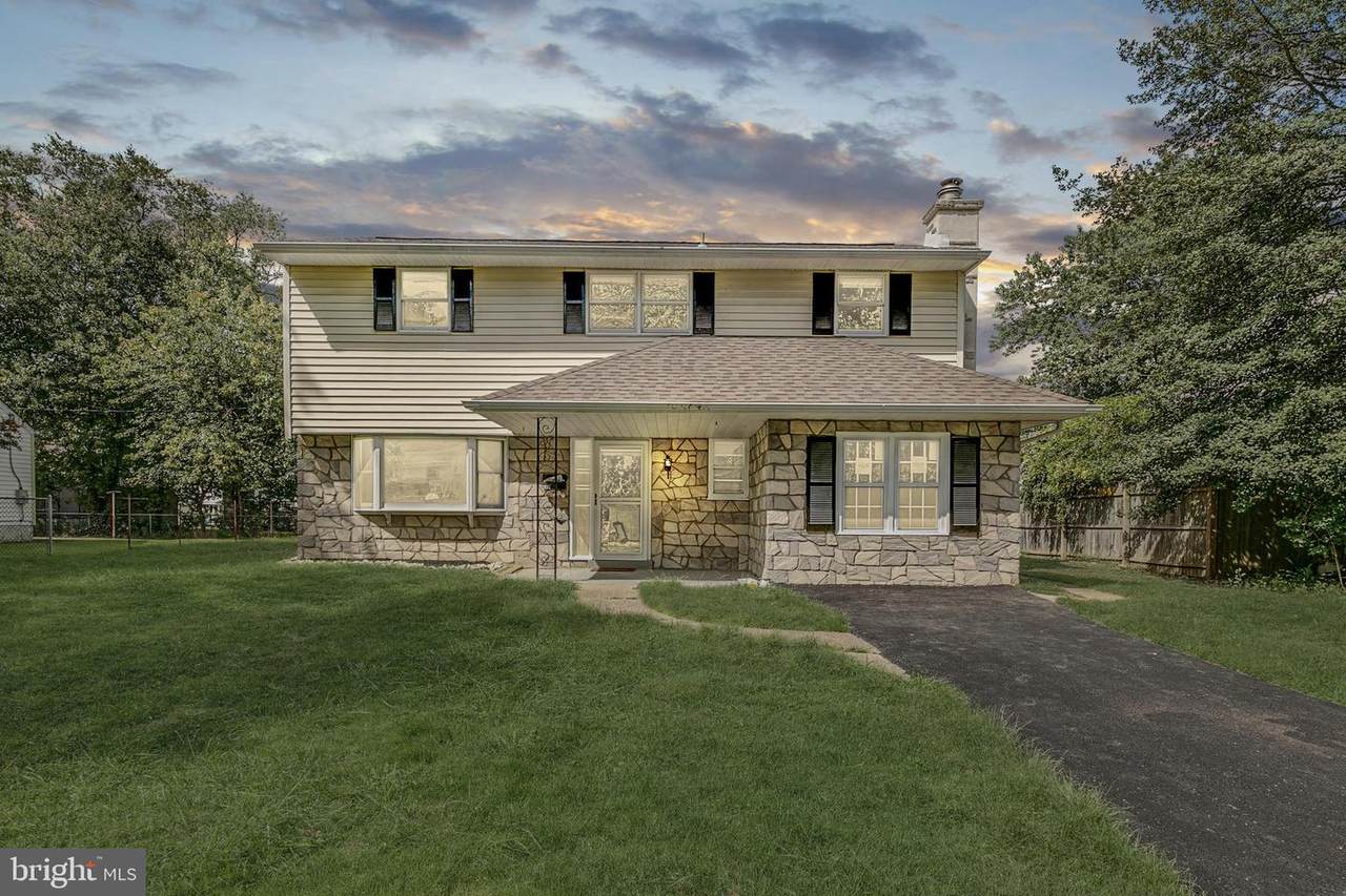 160 Brookside Boulevard - Photo 1