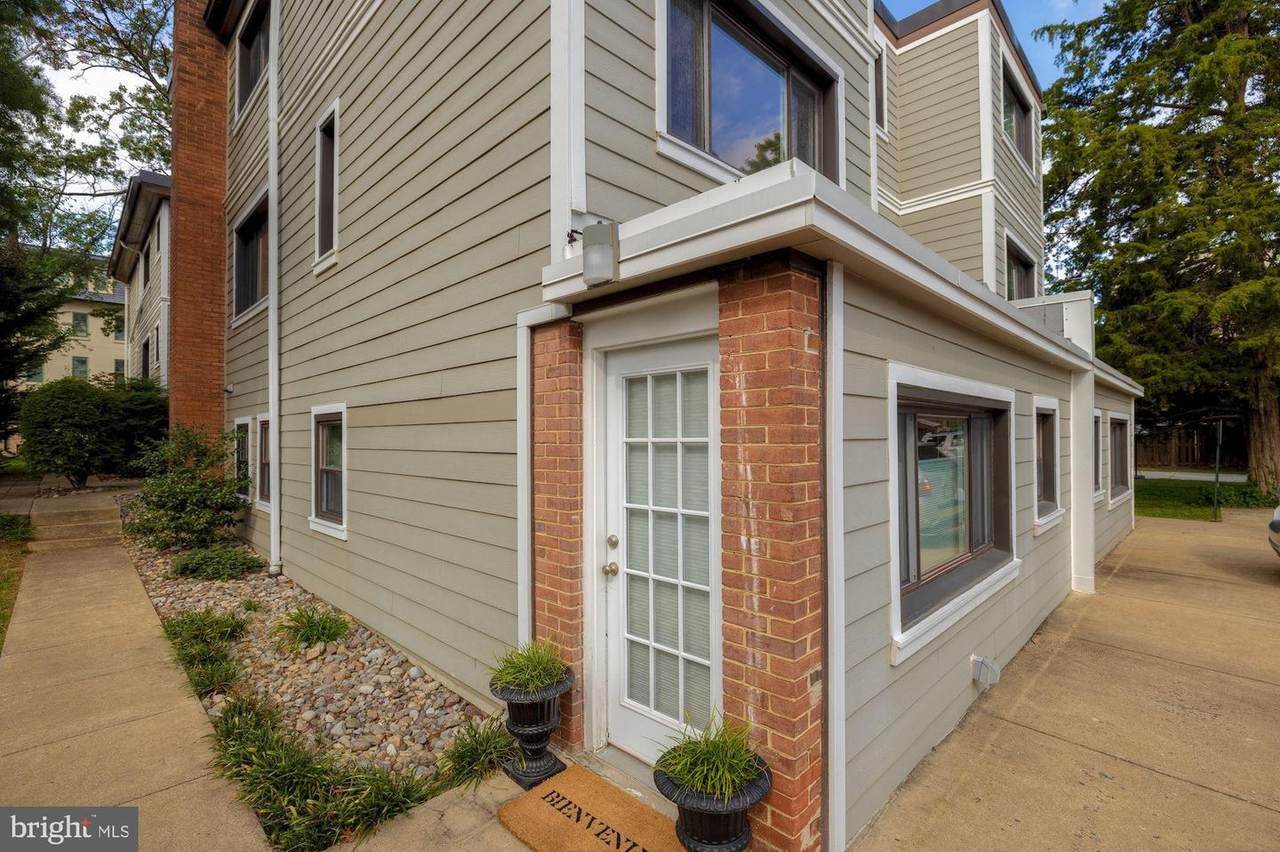 1127 Stuart Street - Photo 1