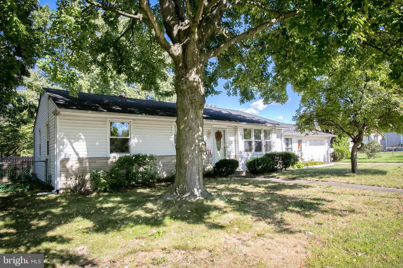 415 Smith Lane - Photo 1