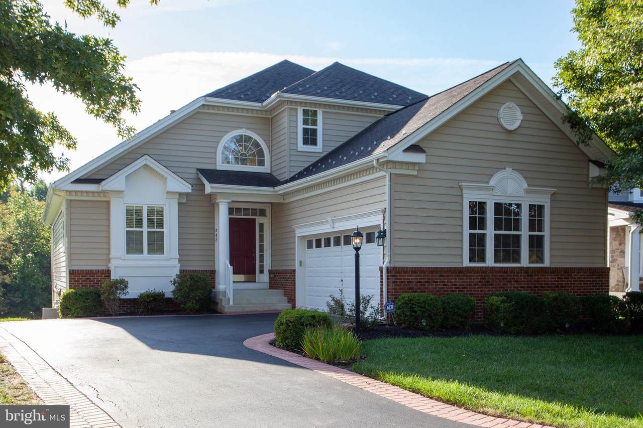 242 Whirlaway - Photo 1