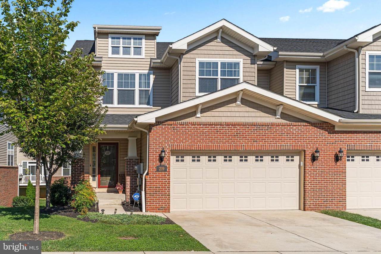 219 Elton Farm Circle - Photo 1