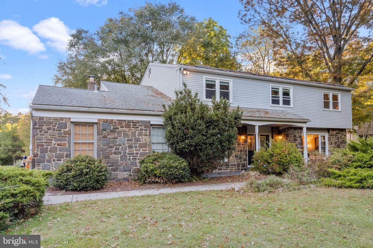 2 Elizabeth Lane - Photo 1