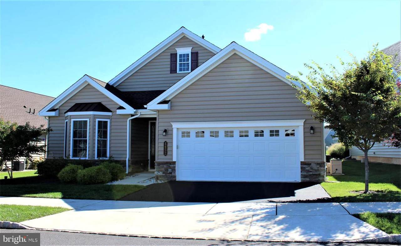4452 Colonial Lane - Photo 1