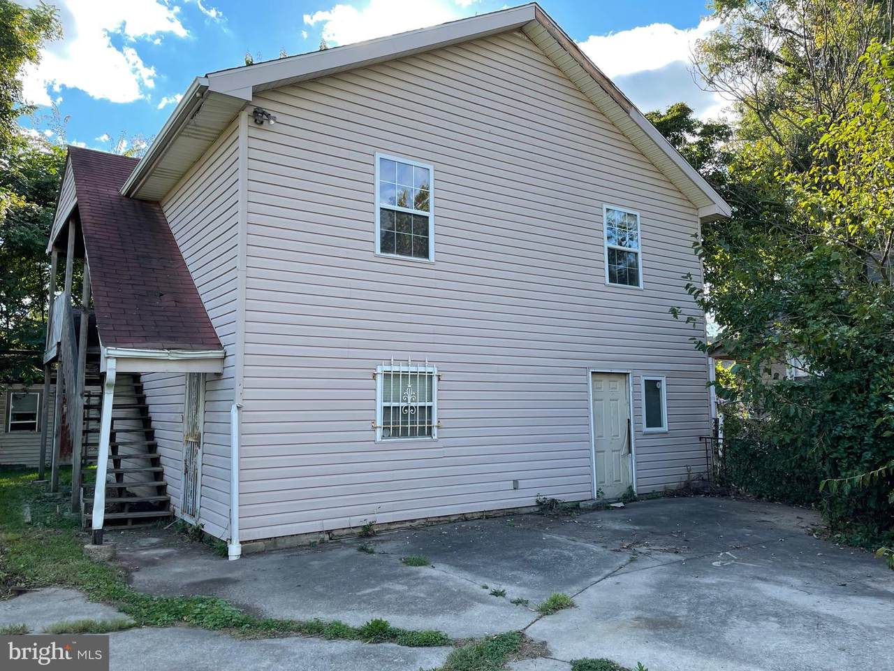 2-1/2 Albany Avenue - Photo 1