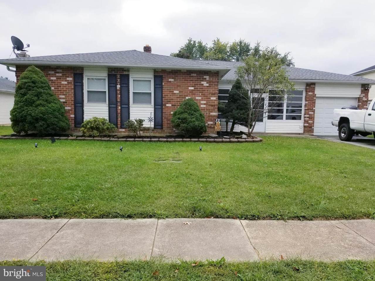 4 Leafy Lane - Photo 1