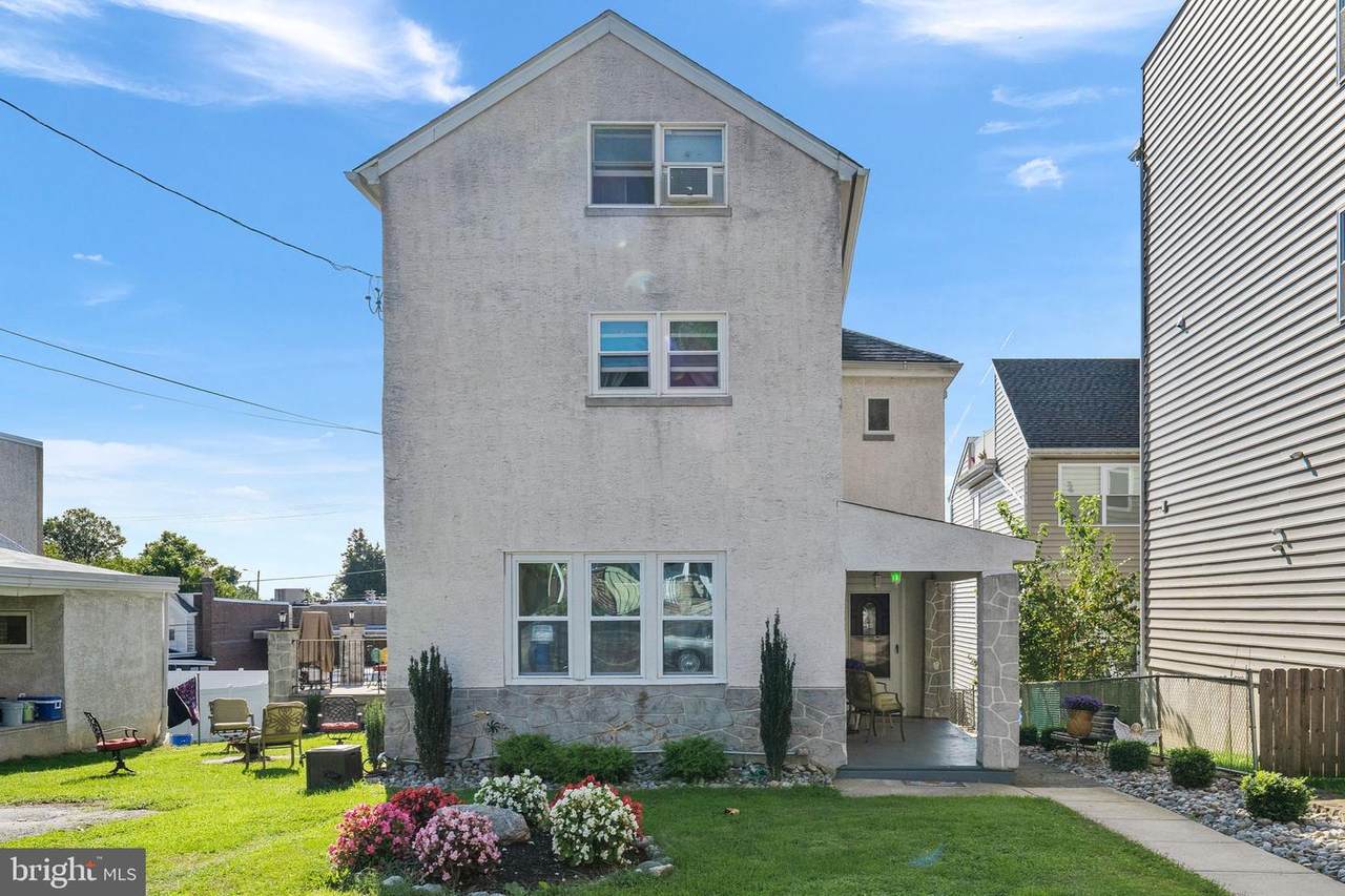 537 Dupont Street - Photo 1