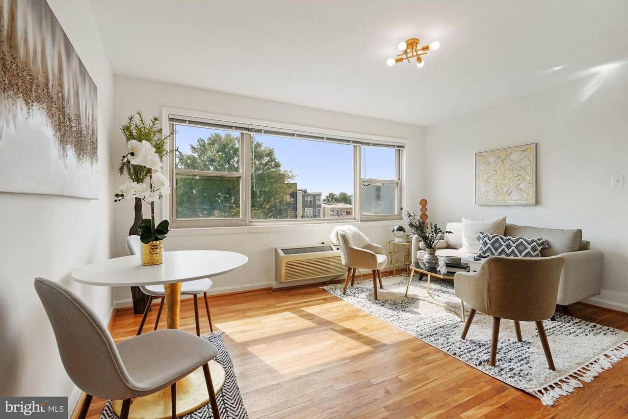 604 Longfellow - Photo 1
