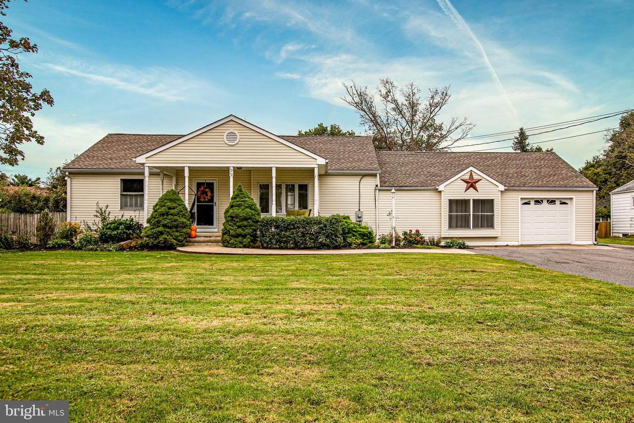1010 Woodlane - Photo 1