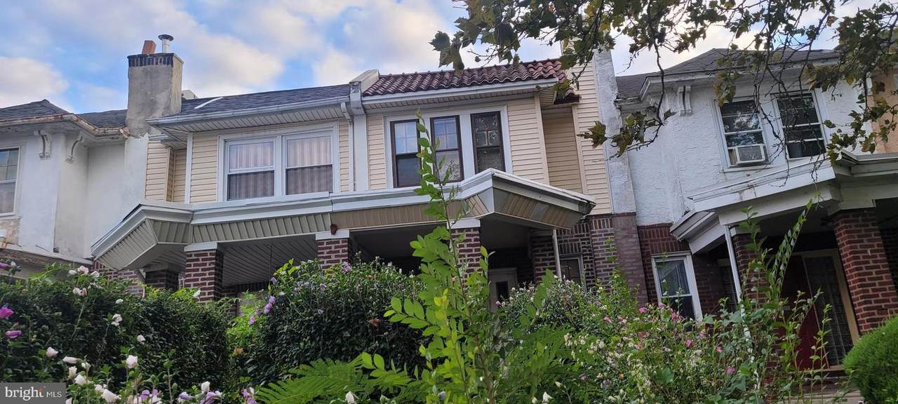1920 Godfrey Avenue - Photo 1