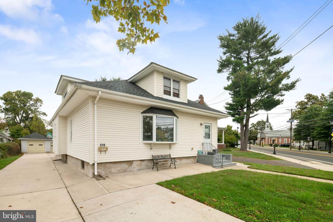 219 Trenton - Photo 1
