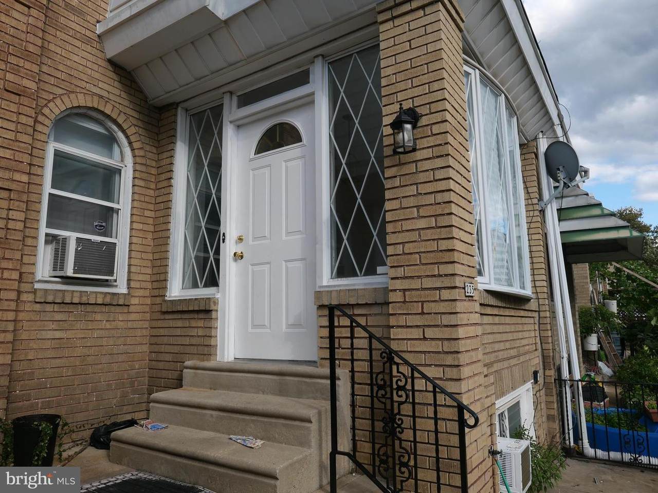 235 Wembly - Photo 1
